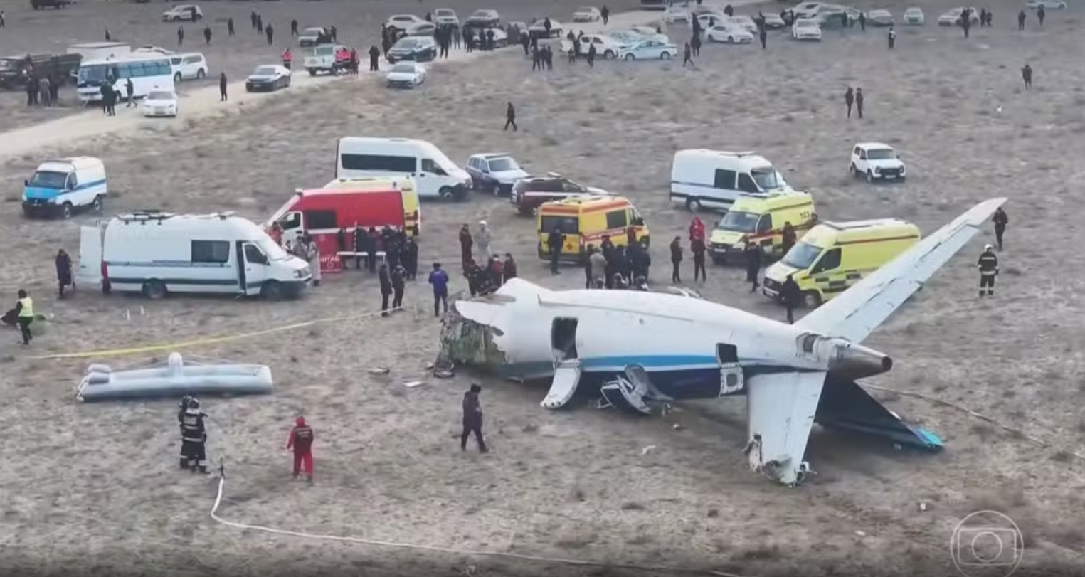 Investigadores afirmam que sistema de defesa russo derrubou avião da Embraer no Cazaquistão