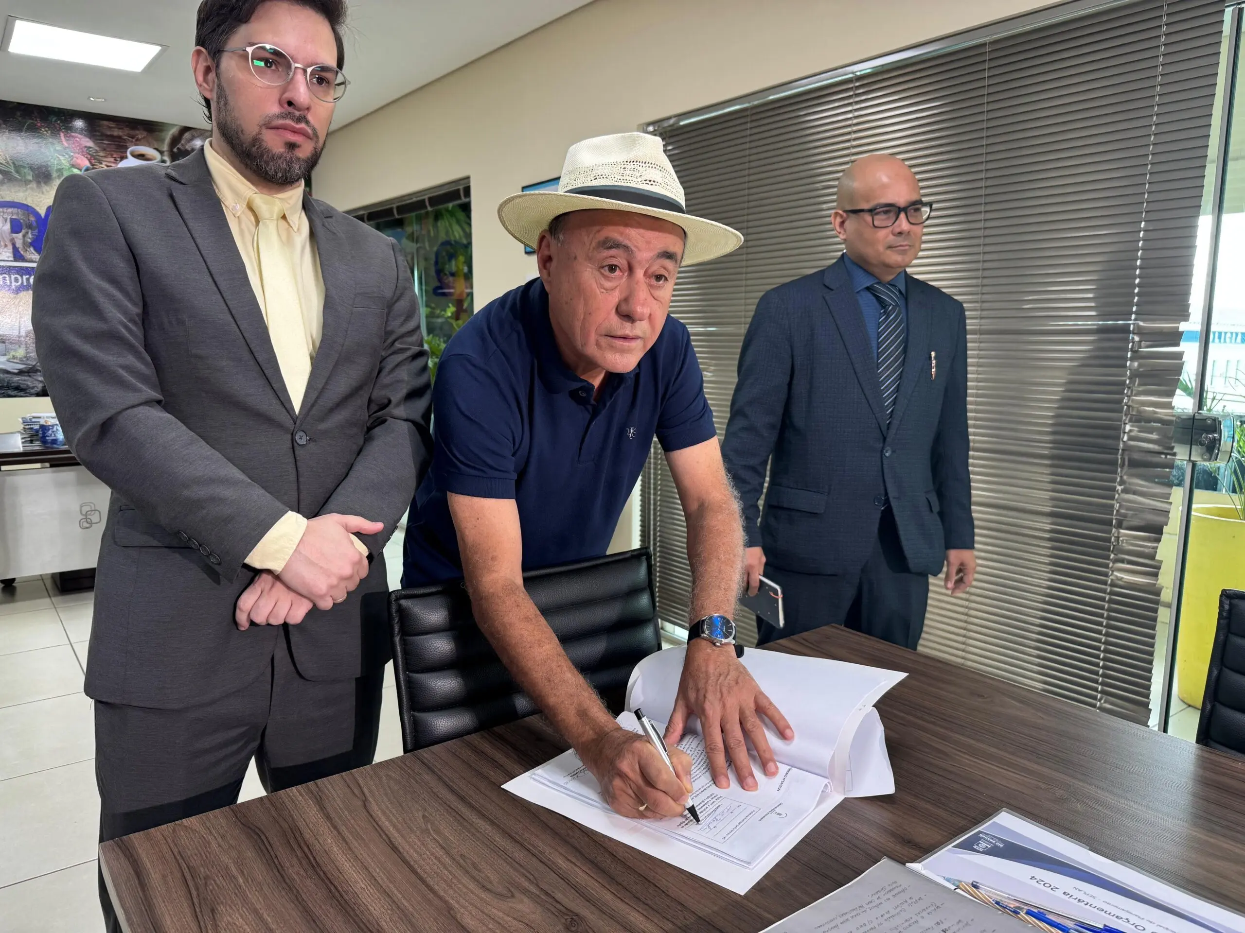 Bocalom veta projeto que proíbe crianças na Parada LGBTQIA+: “Com dor no coração”