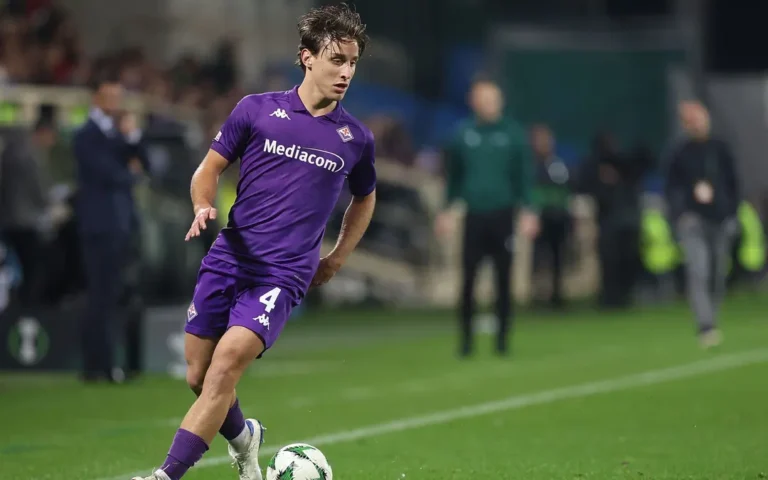 Jogador da Fiorentina que sofreu convulsão em campo é extubado após 13 horas