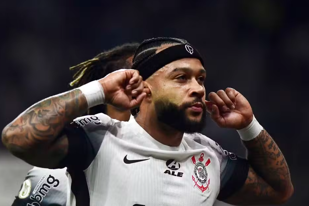 Memphis desconversa sobre papo com Neymar, mas admite: “Amaria jogar com ele no Corinthians”