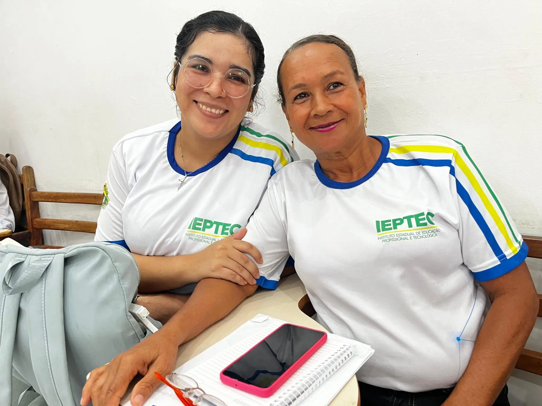 ‘Eu vou realizar meu sonho’, diz senhora de 57 anos sobre curso de corte e costura