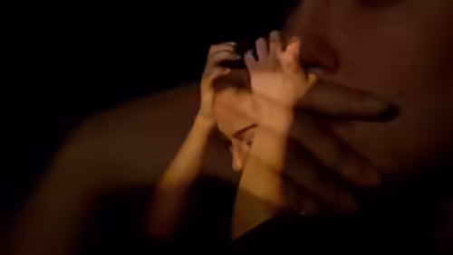 Mulher Ă© resgatada de violĂȘncia domĂ©stica apĂłs enviar bilhete de socorro na mochila do filho Mulher Ă© resgatada de violĂȘncia domĂ©stica apĂłs enviar bilhete de socorro na mochila do filho