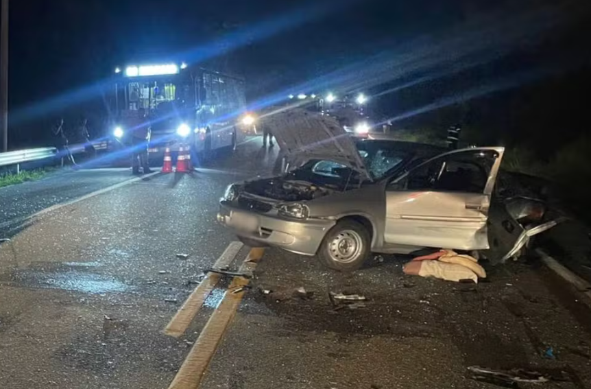 Motorista que matou irmãos em acidente de trânsito abandonou esposa e sobrinho no carro e fugiu