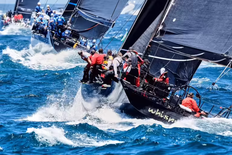 Dois participantes morrem em acidentes distintos durante corrida de barcos à vela na Austrália