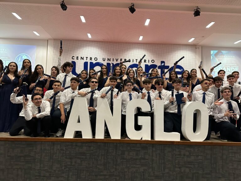 Muita festa durante formatura de estudantes do Colégio Anglo no Maison Borges