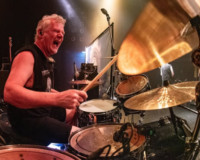 Iron Maiden anuncia novo baterista; saiba quem substitui Nicko McBrain