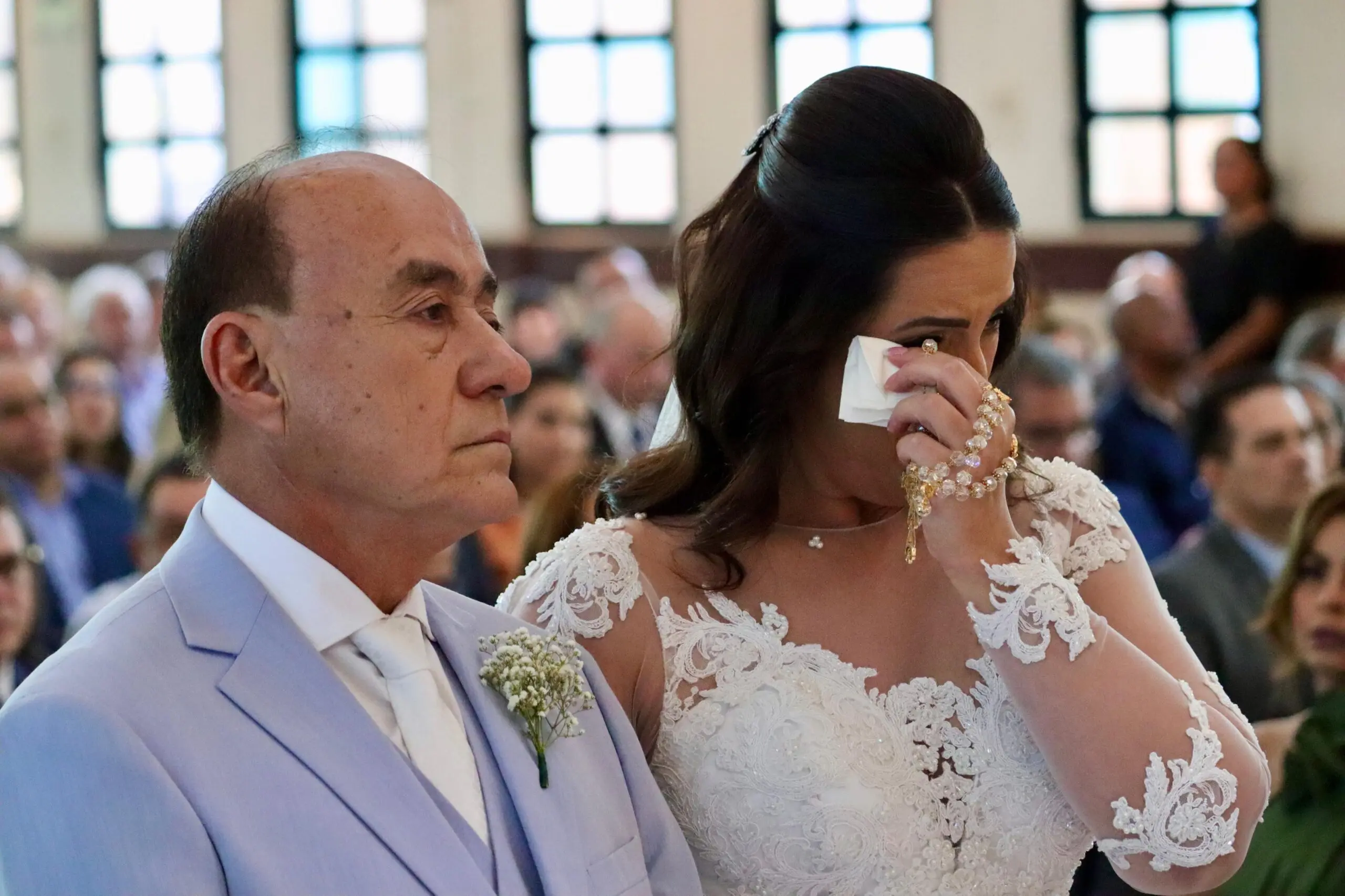 Em clima de emoção, prefeito Tião Bocalom e advogada Kellen Nunes oficializam casamento