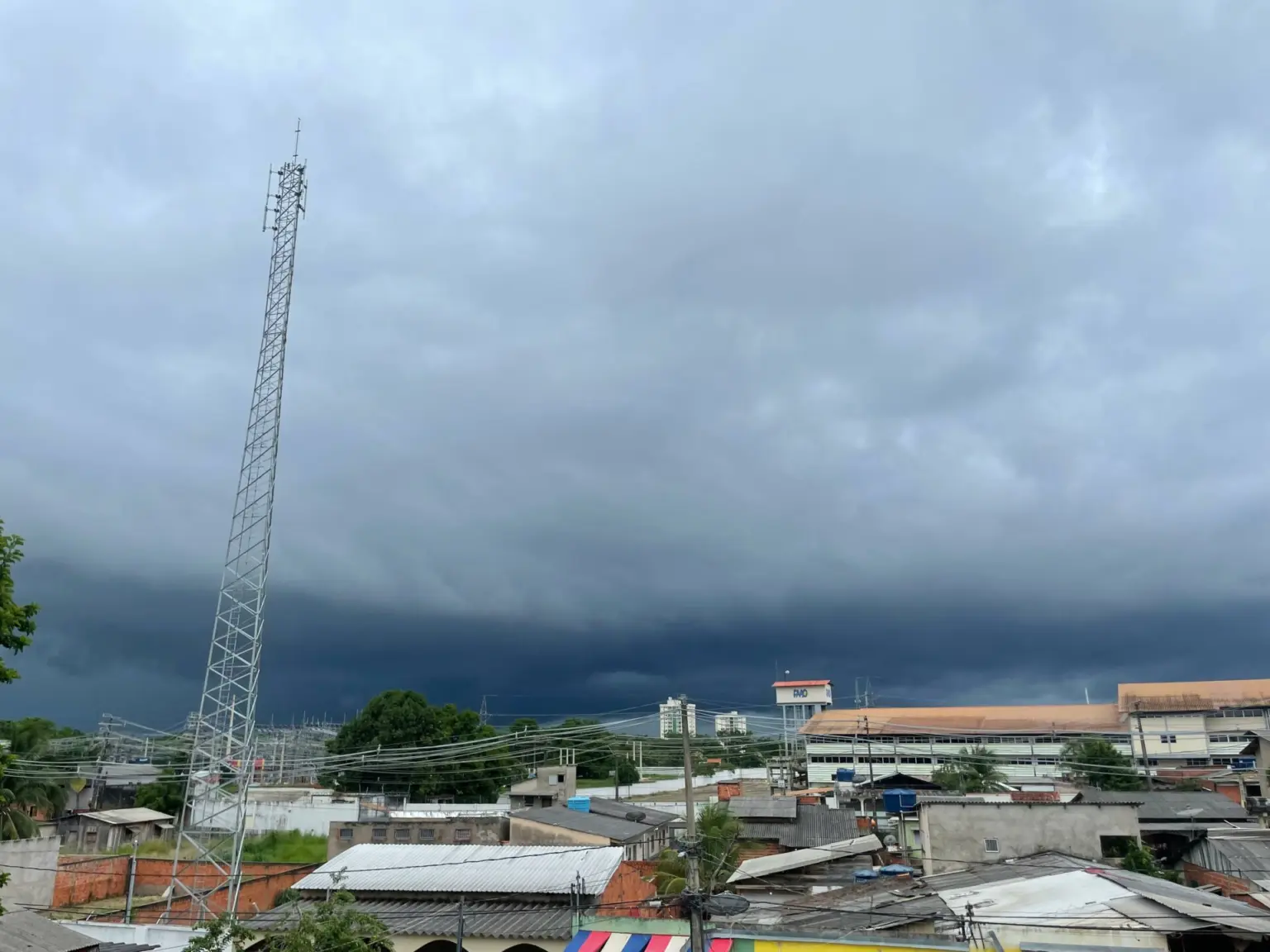 Inmet faz alerta para chuvas e ventos intensos de até 60km/h para todo o Acre; veja previsão