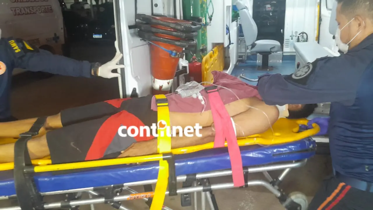 No Universitário: ciclista vai parar no hospital após desviar de pedestre e cair em buraco