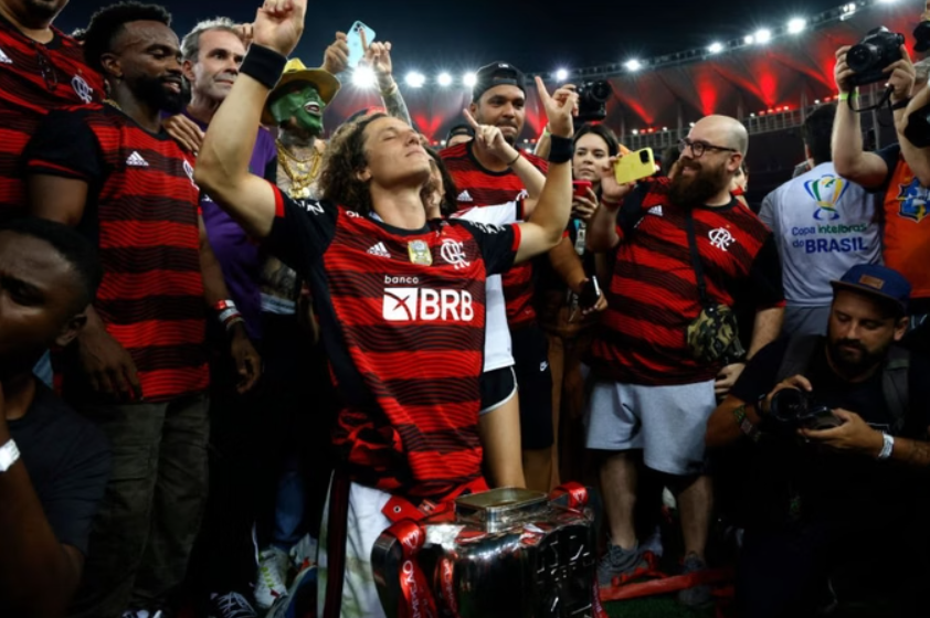 Flamengo comunica saída de David Luiz após três anos de contrato
