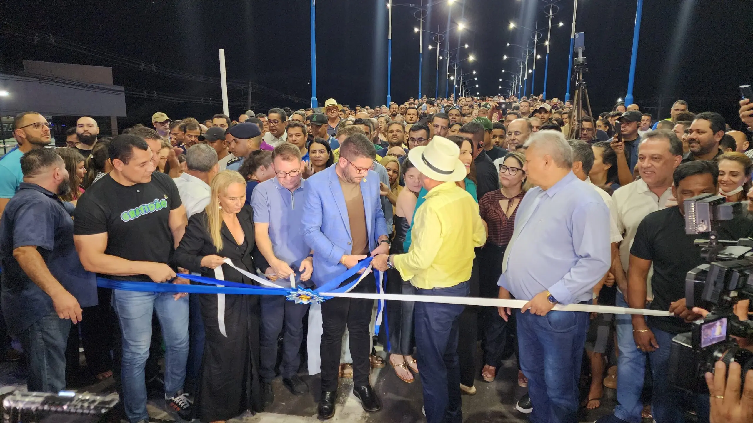 Ao lado de Gladson e das netas, Bocalom inagura Elevado; tráfego é liberado nesta noite