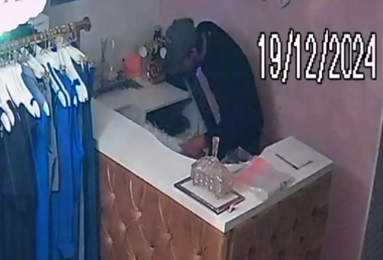 Vídeo mostra homem furtando pequena loja de confecções durante a madrugada; ASSISTA