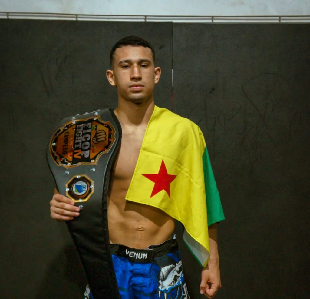 Aos 18 anos, acreano é campeão por nocaute no maior evento de MMA da Região Norte; conheça