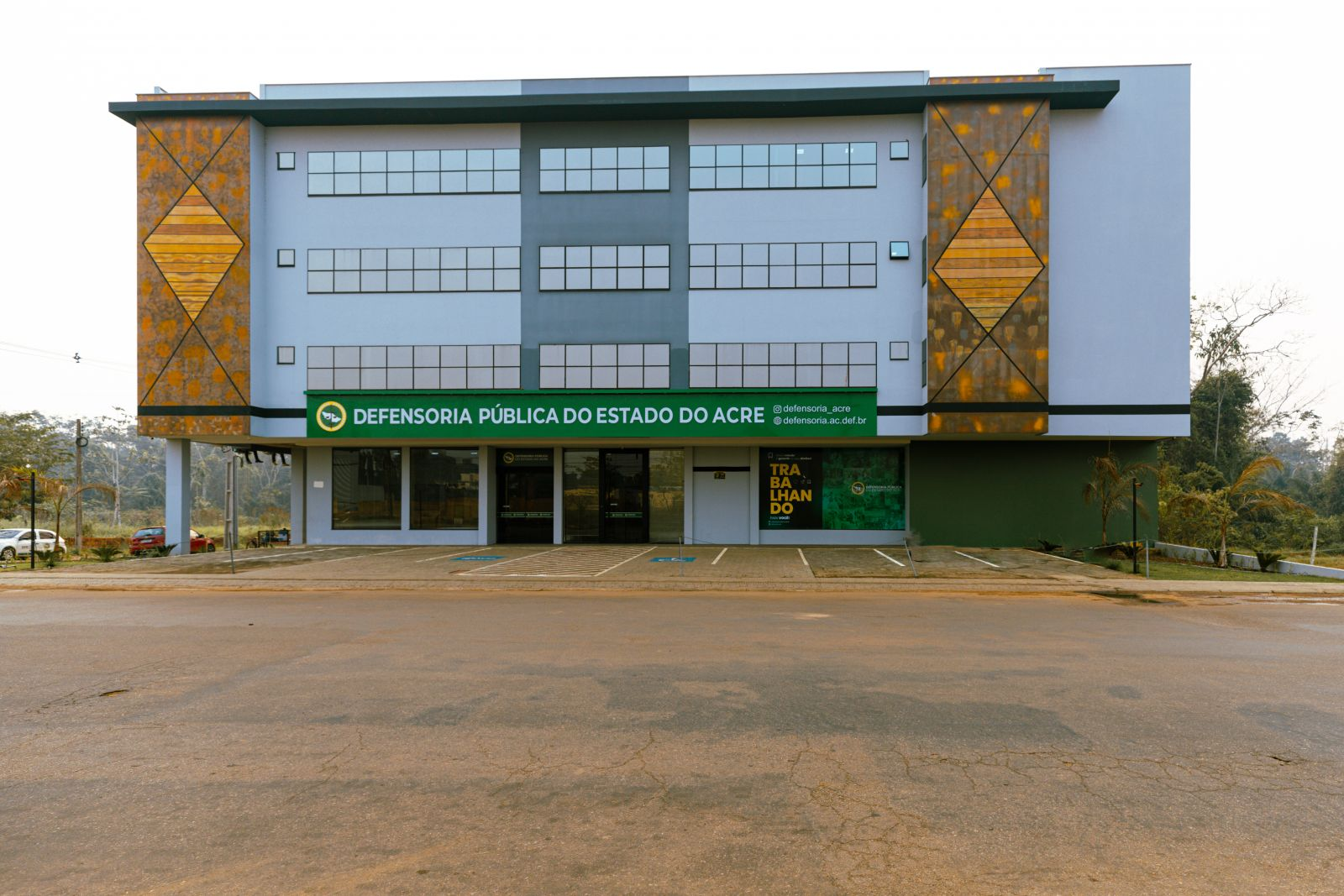 Projetos da DPE que criam ‘penduricalhos’ geram clima de tensão na Aleac e no governo