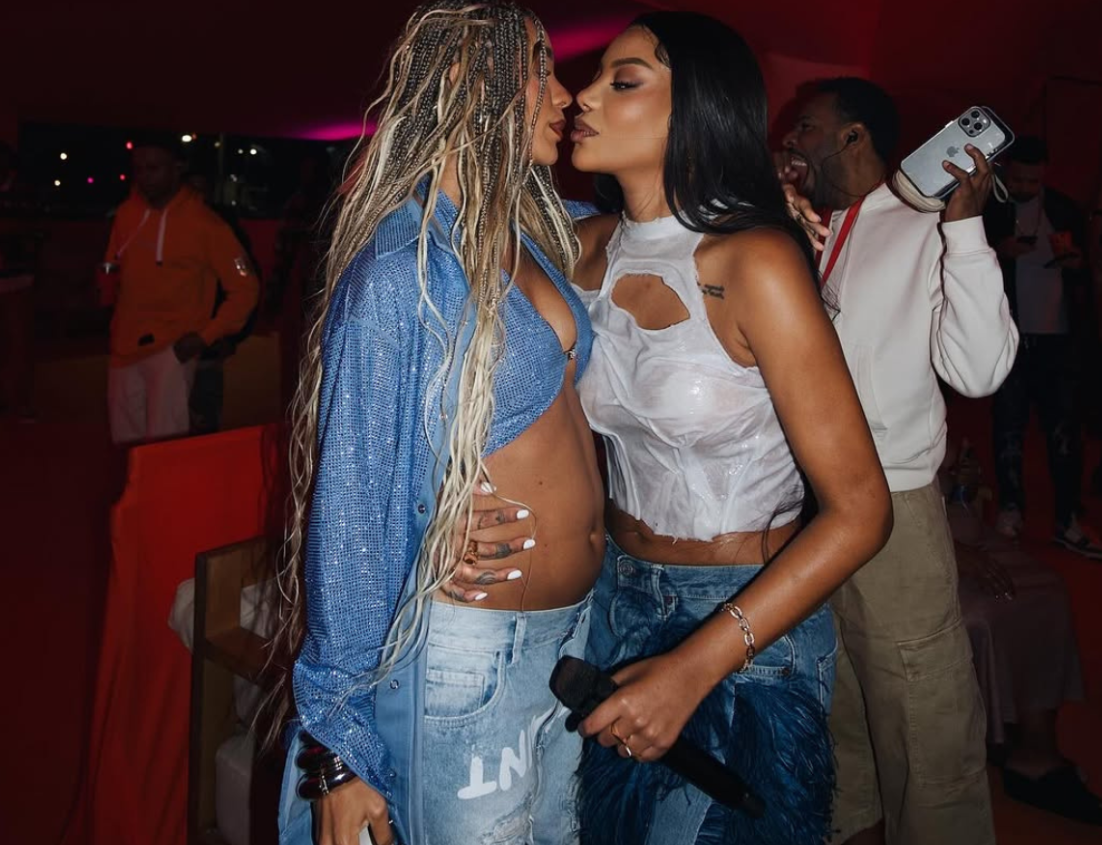 Ludmilla e Brunna revelam sexo do bebê em festa de 12 horas