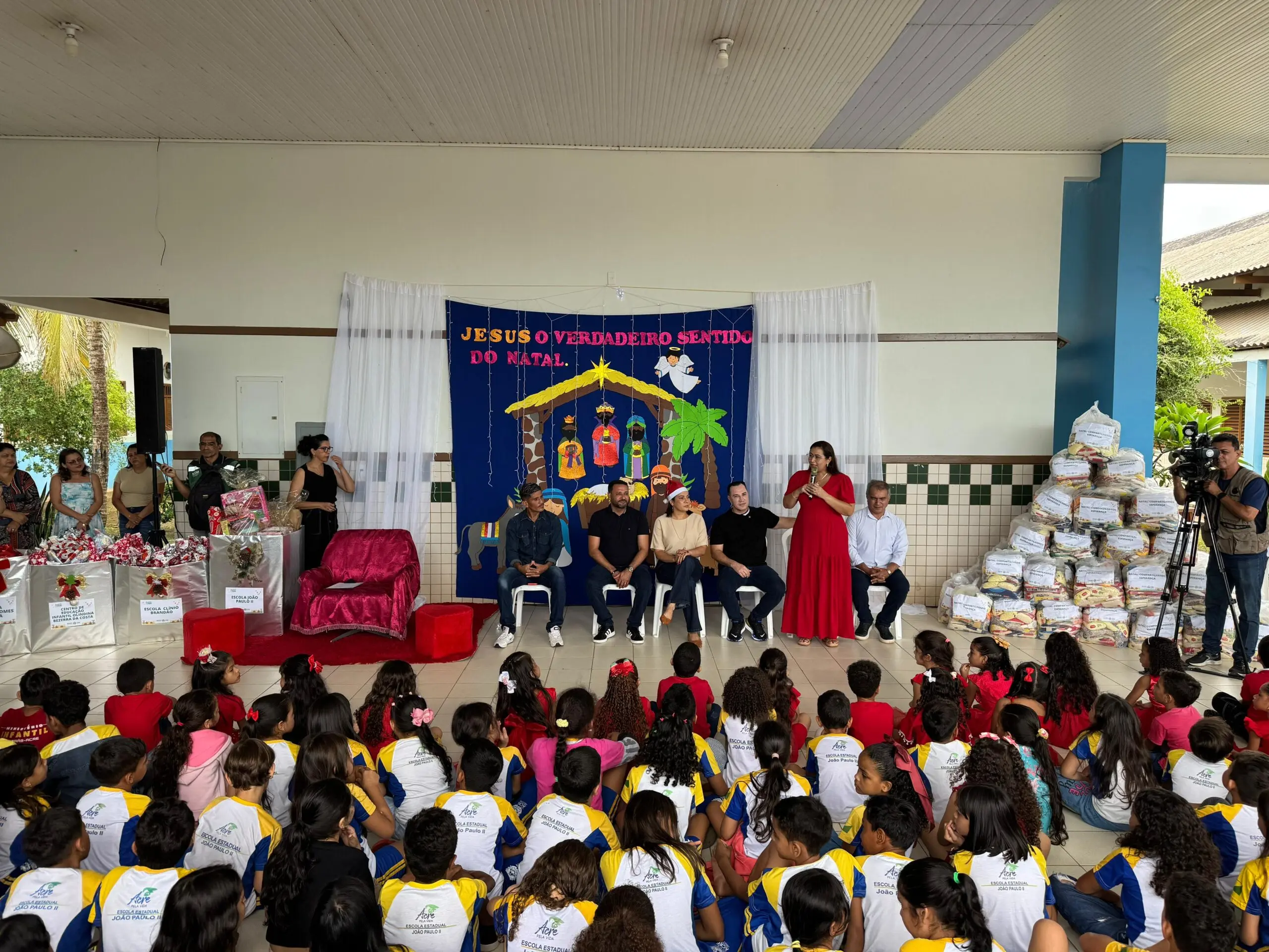 Mailza lança ação de Natal que doa centenas de brinquedos e cestas básicas a famílias e crianças
