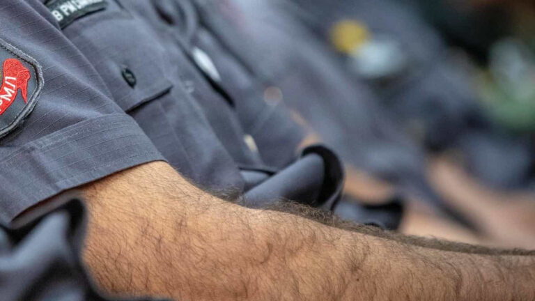 Policiais montaram milícia para extorquir comerciantes, diz MP