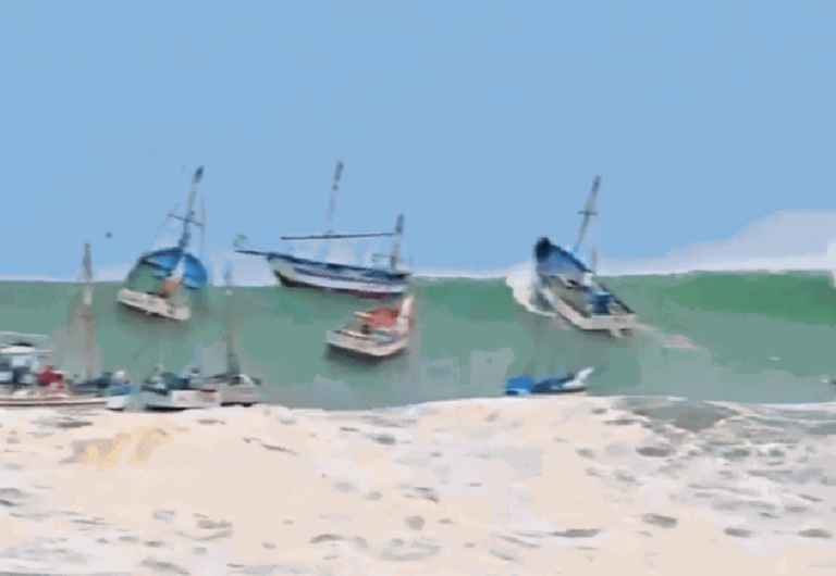 Ondas gigantes deixam pelo menos um morto no Equador; número de portos fechados passa dos 90 no Peru