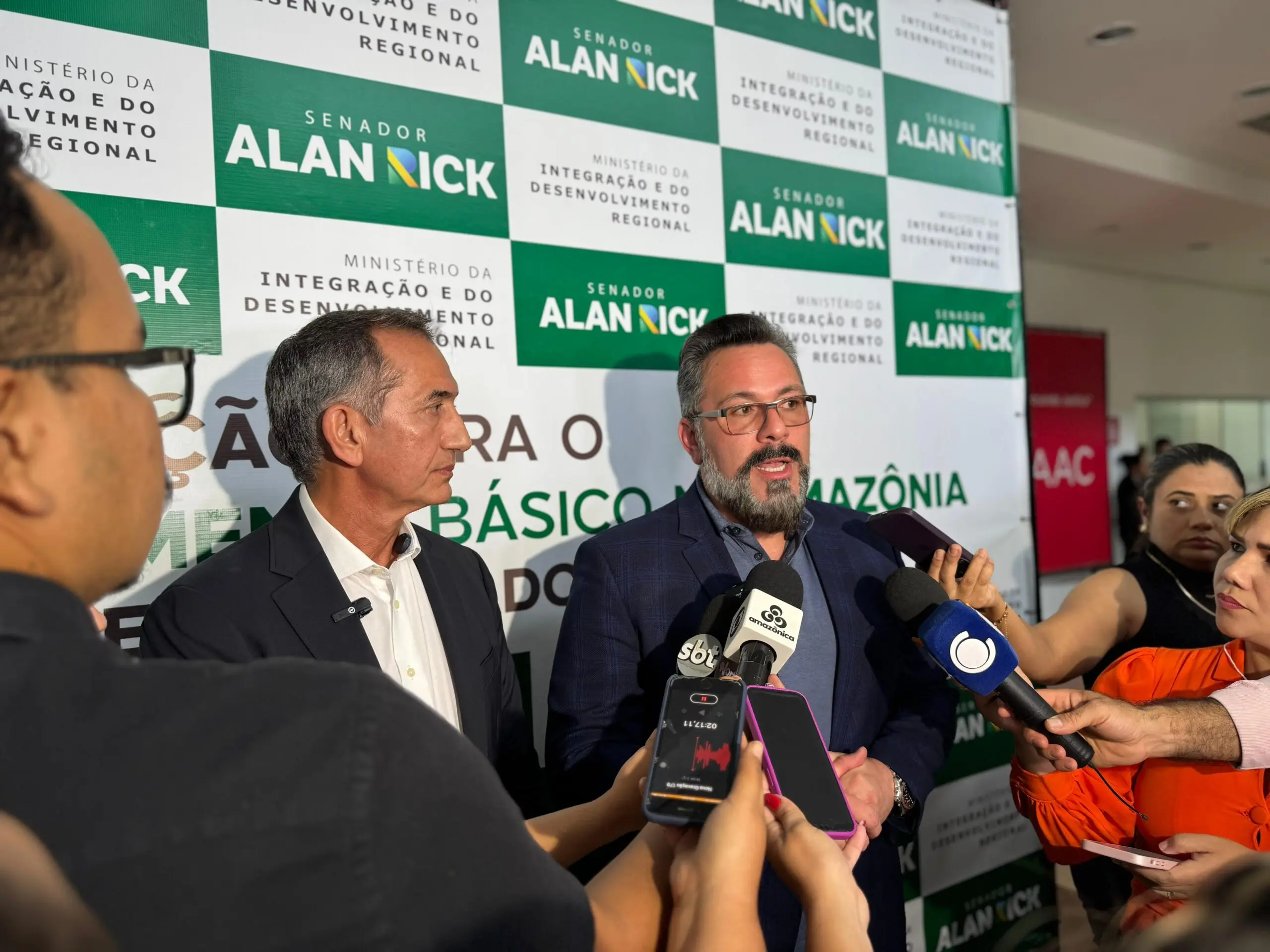 Waldez Góes chega ao Acre pela 4ª vez no ano e participa de seminário promovido por Alan Rick