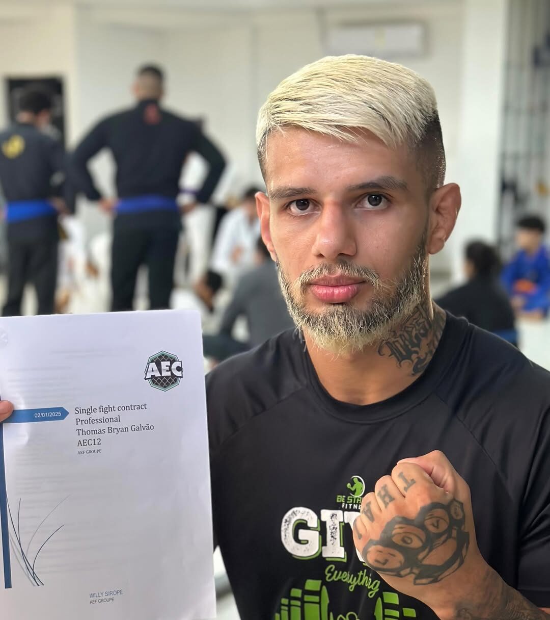 Após vencer cinturão no MMA, lutador assina contrato para representar o Acre na França