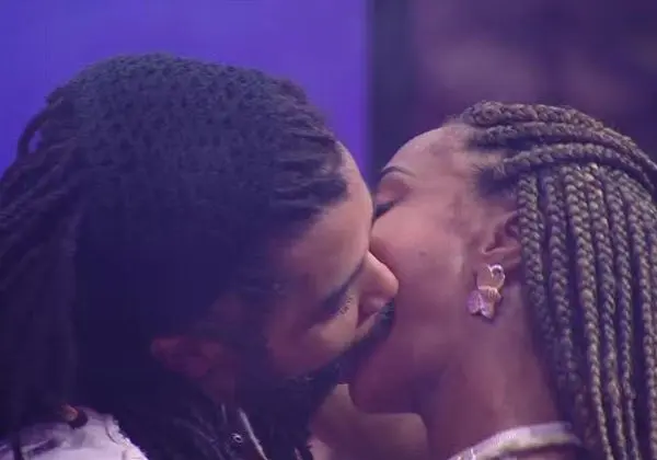 BBB 25: Aline e Diogo dão primeiro beijo da edição