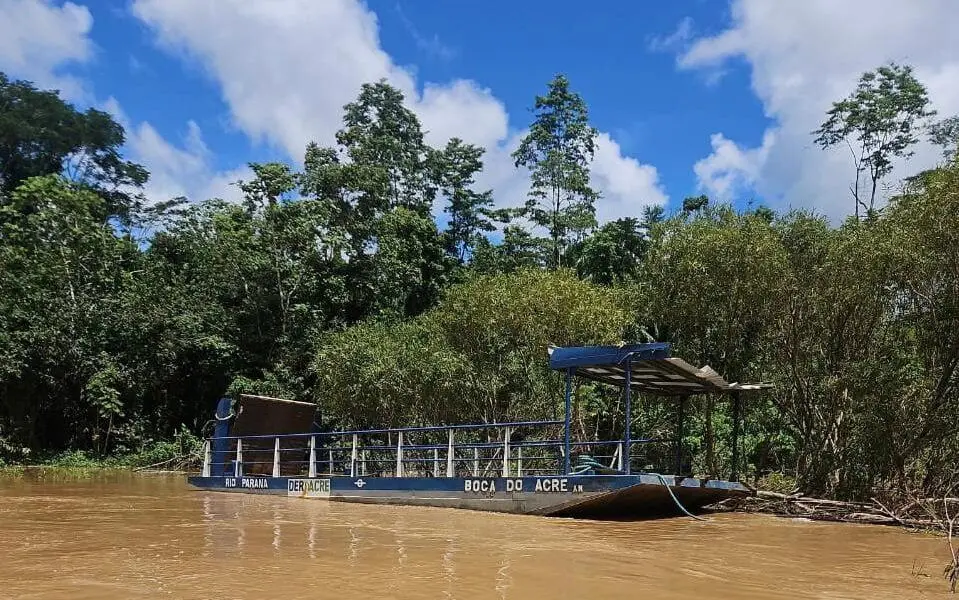 Balsa usada na travessia de veículos se desprende e desce à deriva pelo Rio Caeté; veja detalhes