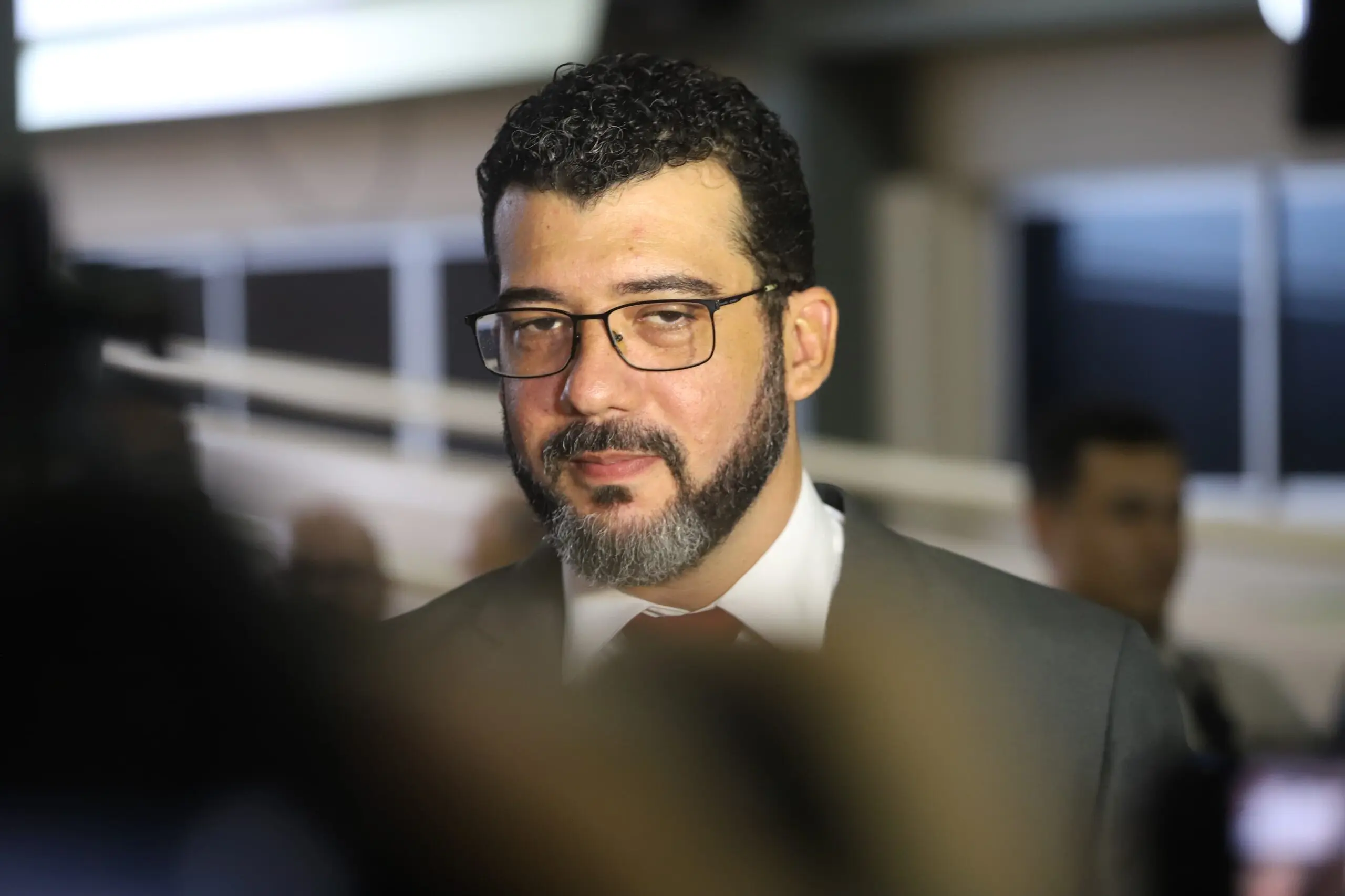 Em seu discurso, André Kamai crítica gestão de Bocalom e é vaiado por apoiadores do prefeito