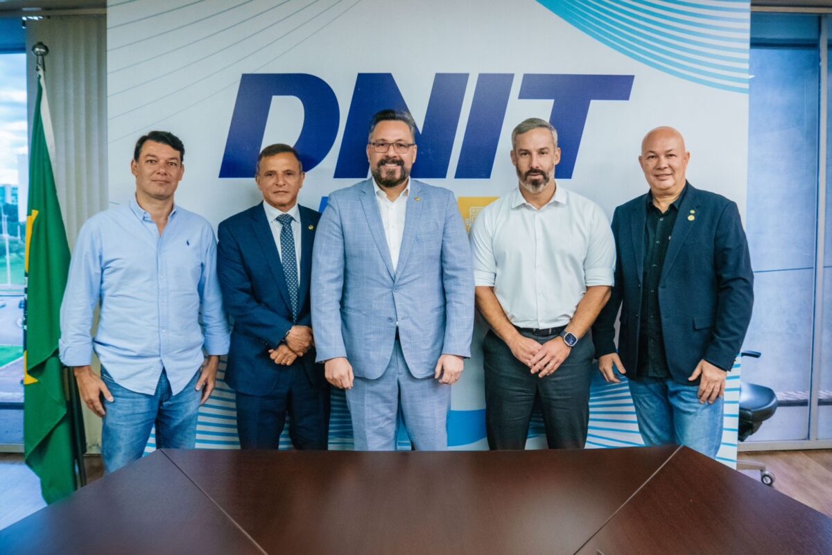 Senadores e deputados do Acre se reúnem com diretor do DNIT em busca de solução para a ponte do Caeté