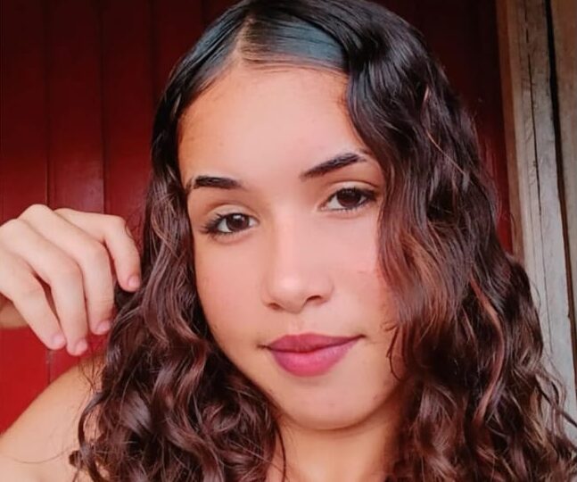 Adolescente de 14 anos desaparece; família e namorado pedem ajuda para encontrá-la
