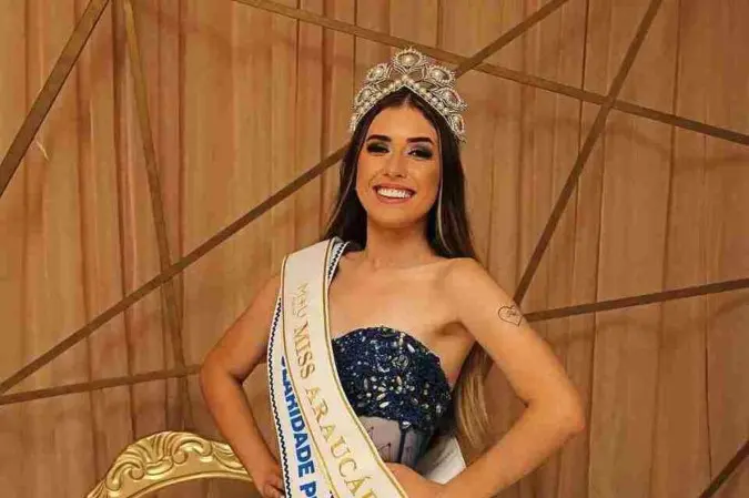 Miss perde título após ser gravada soltando bombinhas contra gatos