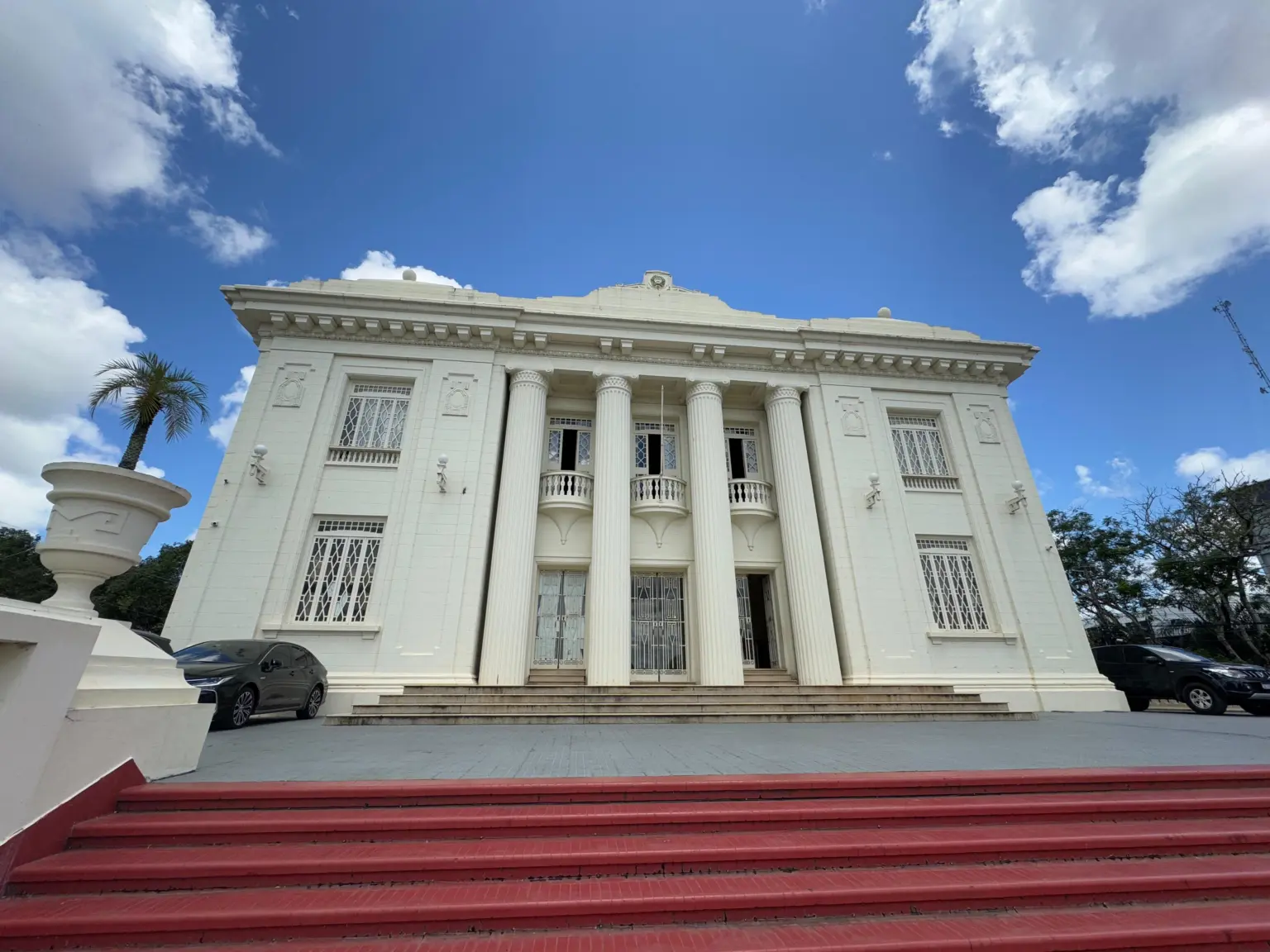 Gladson volta a exonerar e nomear comissionados nesta sexta-feira; veja lista completa
