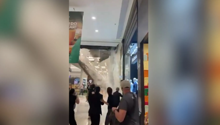 Parte de teto de shopping desaba em SP; veja vídeo