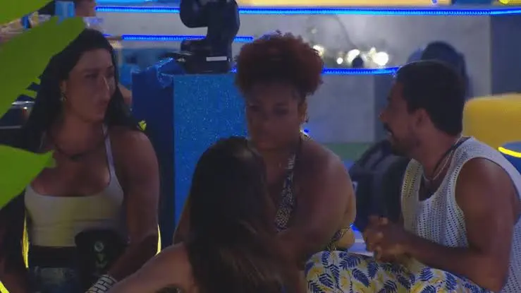 Gracyanne tenta convencer Vitória e Mateus a votar em Aline