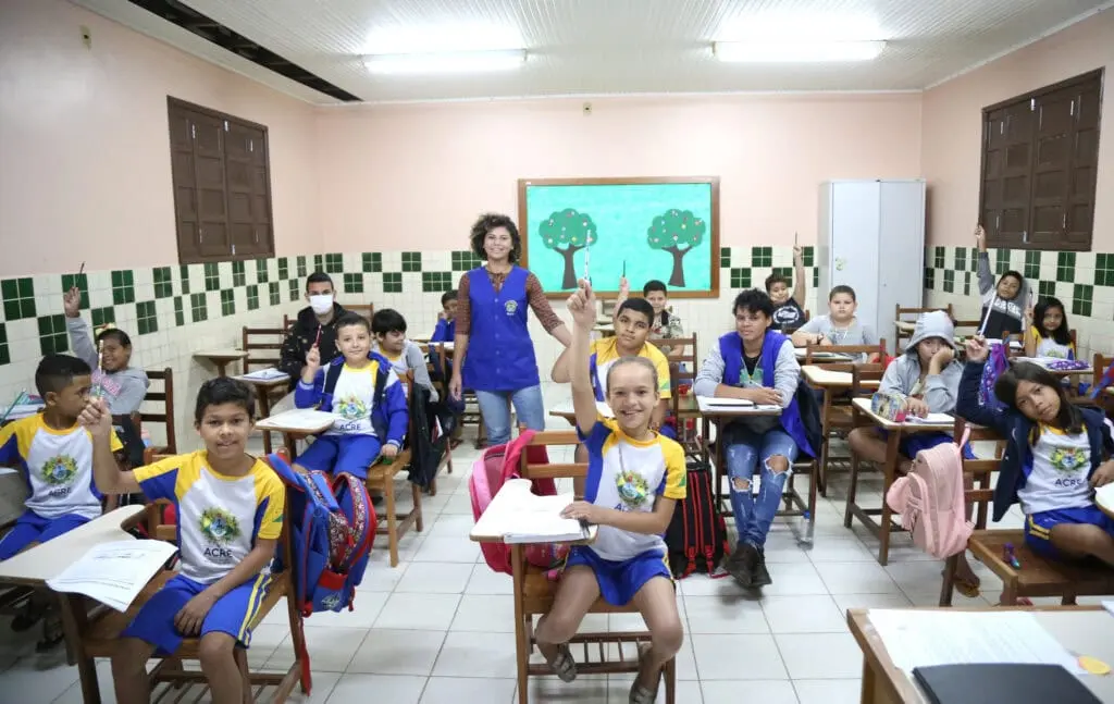 Governo do Acre aumenta em 150% os recursos destinados às escolas estaduais e muda regras de uso