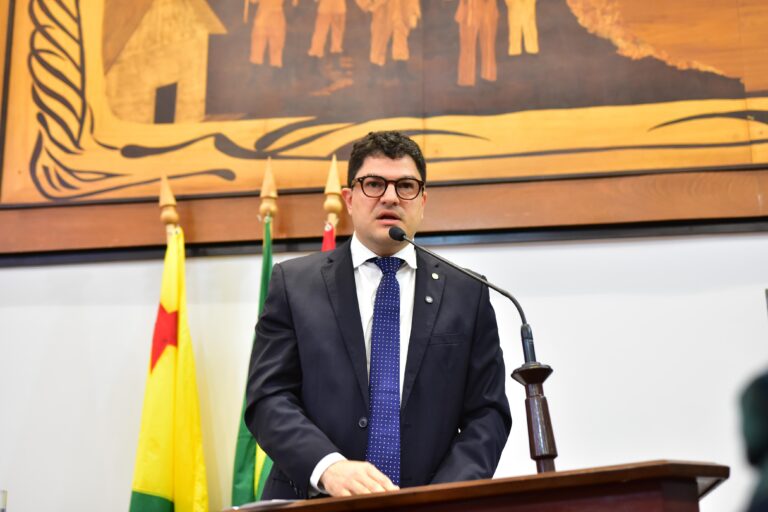 Eduardo Ribeiro celebra previsão de 15,3 mil jovens matriculados em cursos profissionalizantes