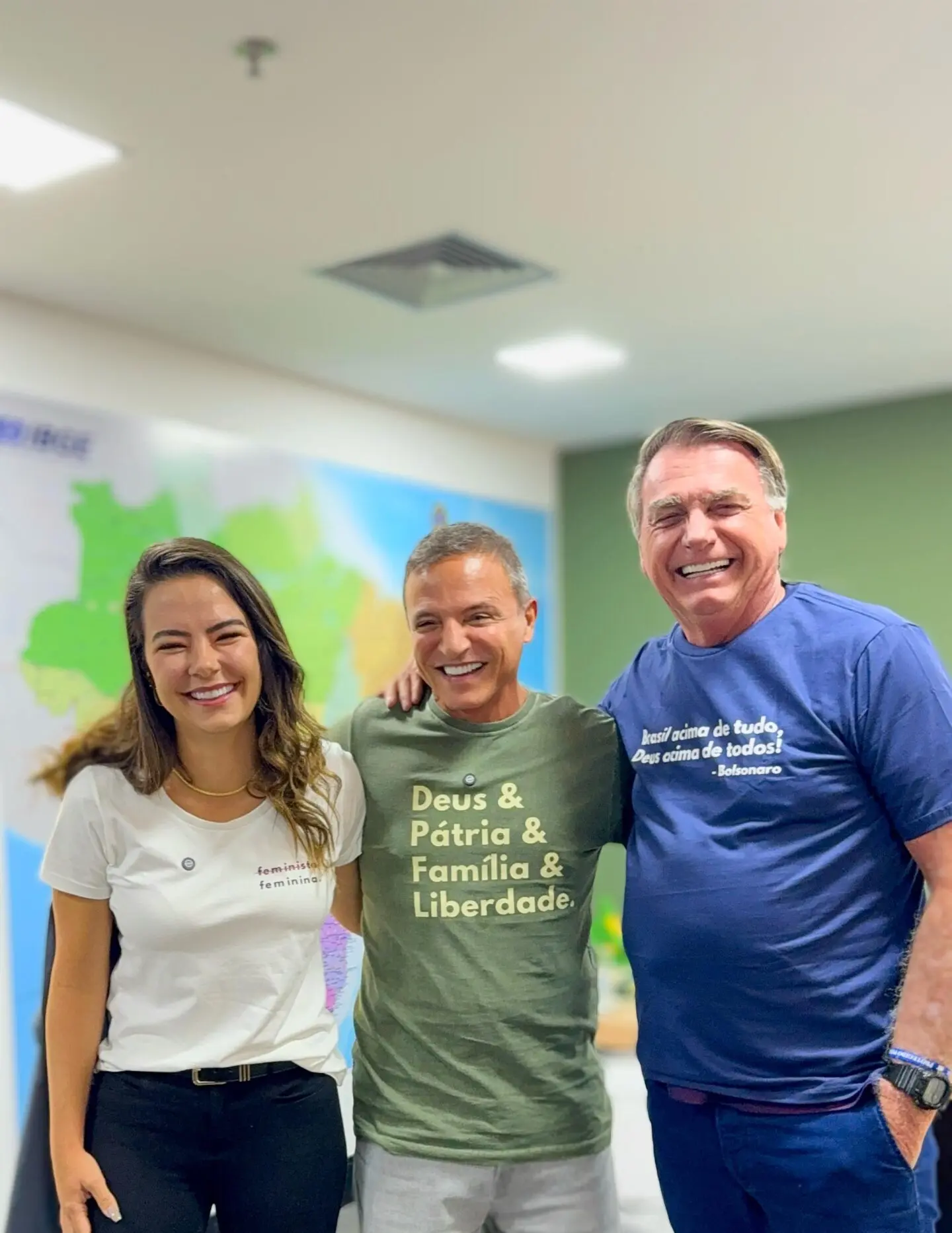 Esposa de Márcio Bittar lança griff inspirada em Bolsonaro; entenda
