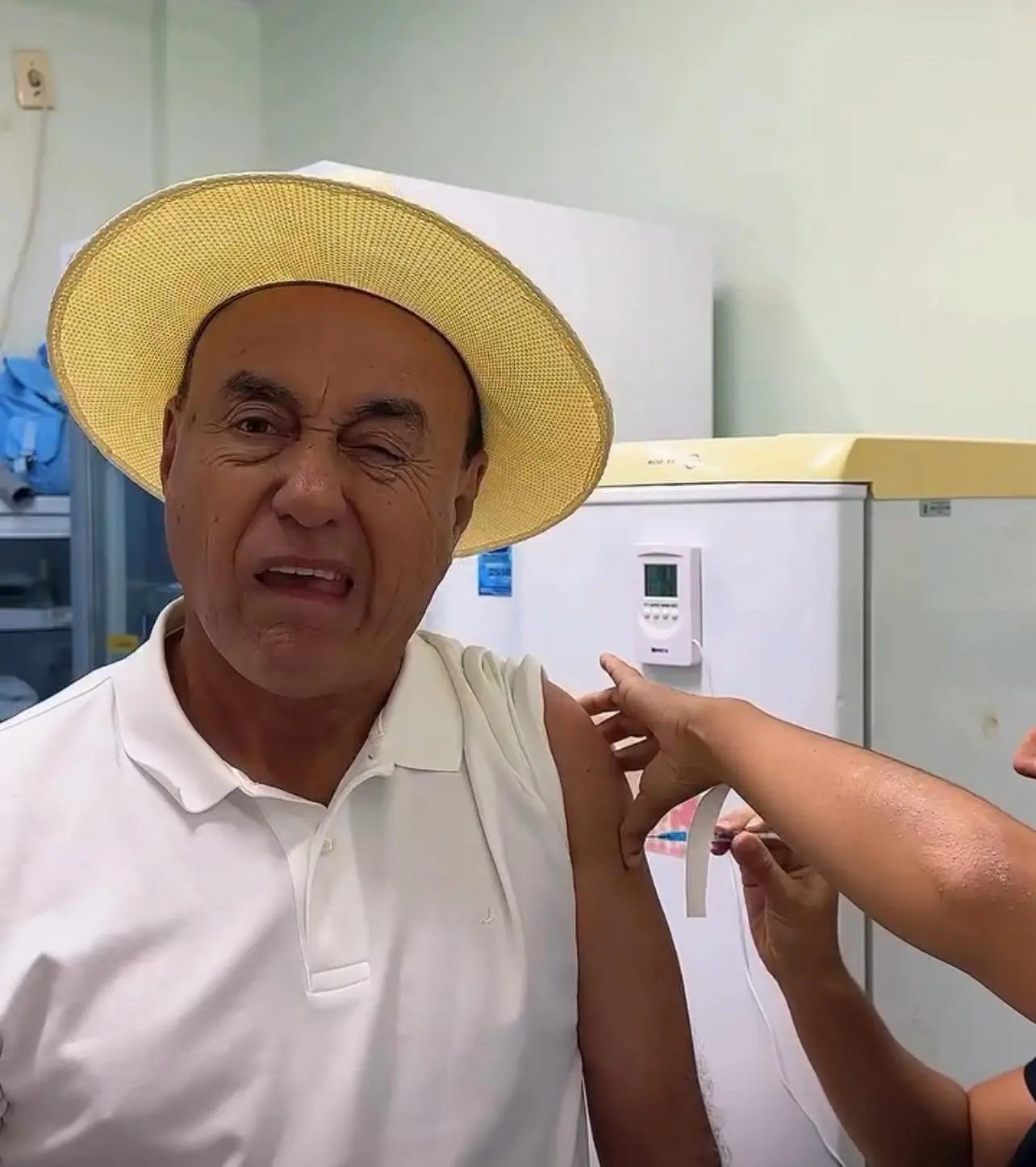 Bocalom toma vacina da gripe em Rio Branco: “Sou mole para esse negócio de injeção”
