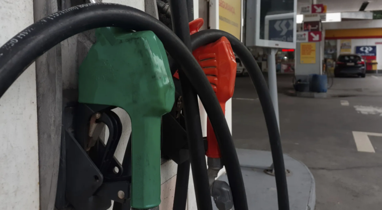 Preço médio da gasolina vai a R$ 6,35, maior valor em mais de 2 anos