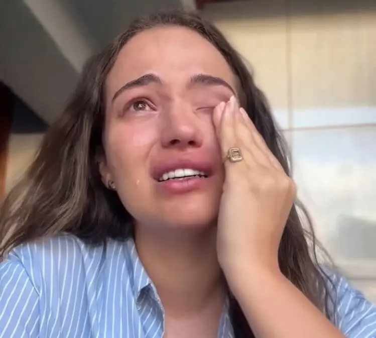 Influenciadora se emociona ao revelar cura do câncer e faz alerta: “Vai fazer teu preventivo, mulher!”