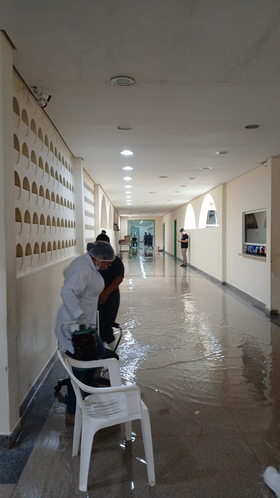 Após chuva inundar corredores da Fundhacre, direção se posiciona e diz que fará reparos