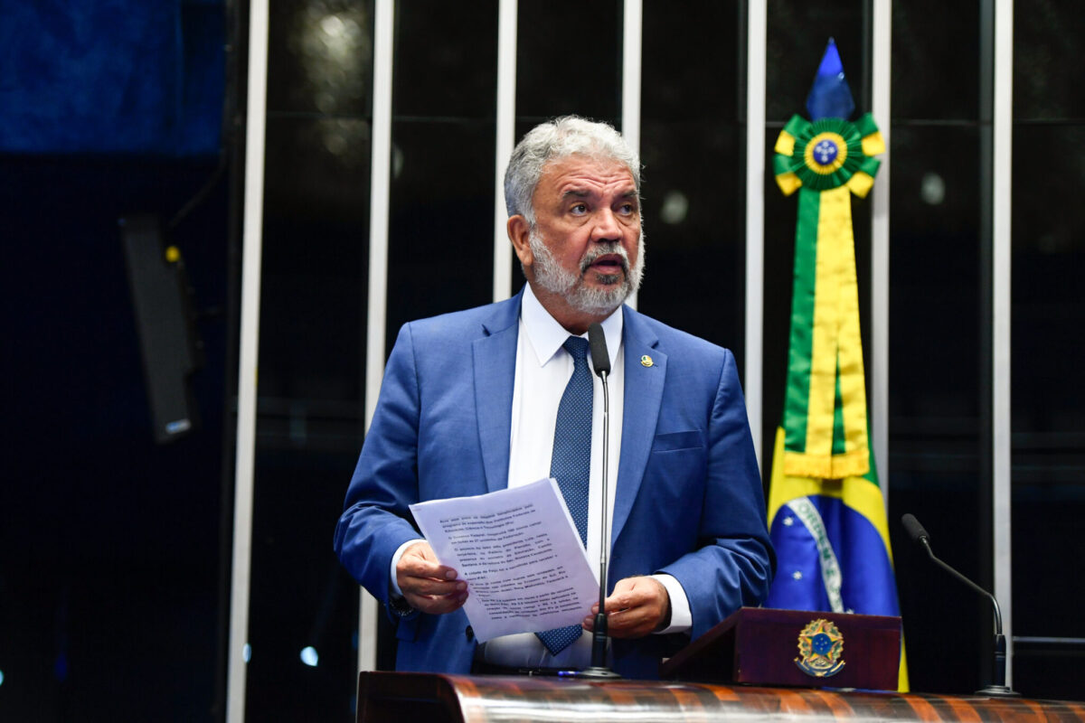 Petecão testa até onde pode ir sem romper com Lula