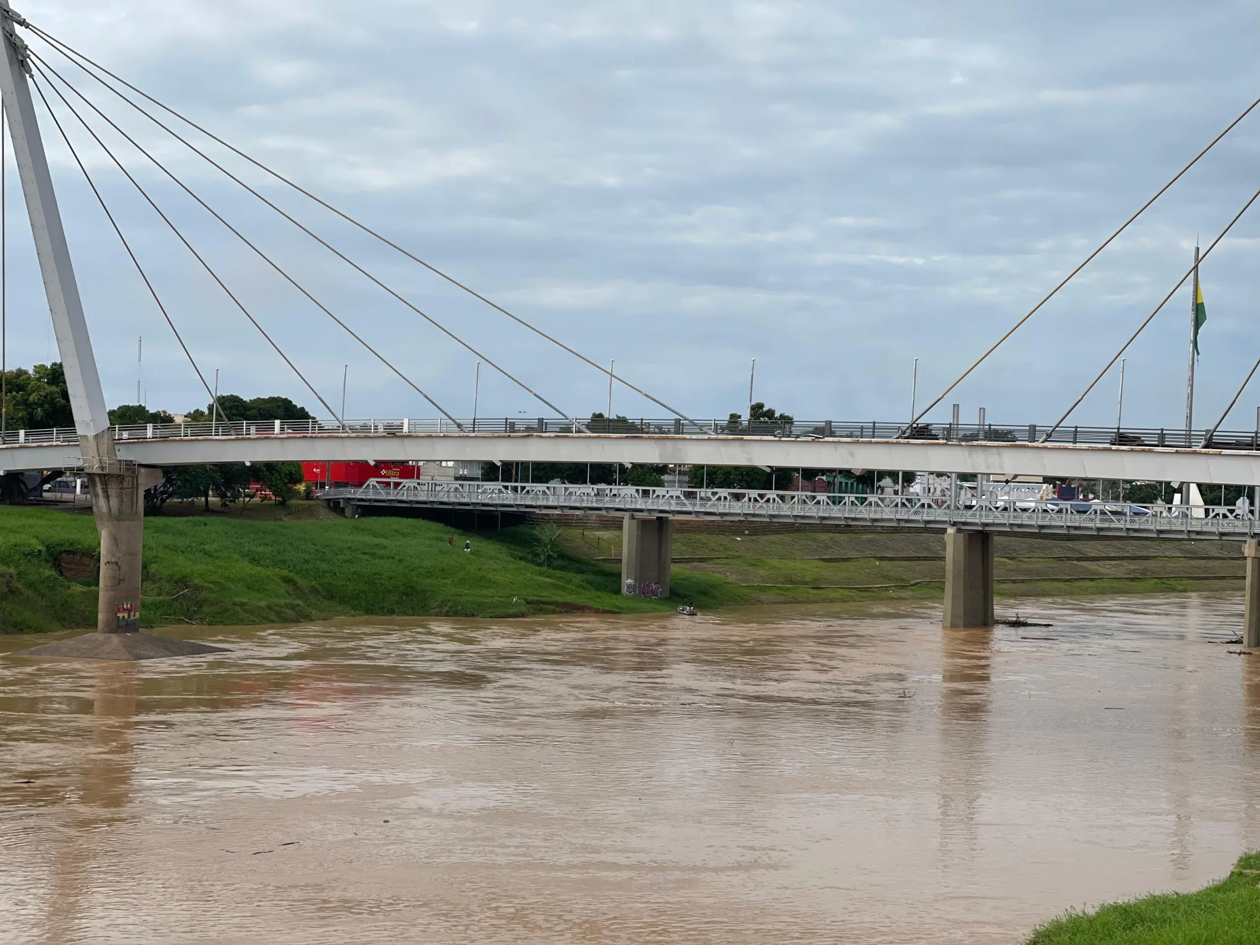 Apesar das chuvas, nível do Rio Acre volta a baixar após três dias subindo na capital; veja medição