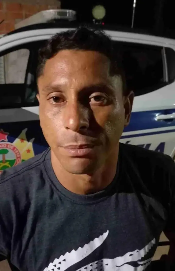 Homem é encontrado morto dentro de casa pelo próprio filho de 8 anos; caso é investigado