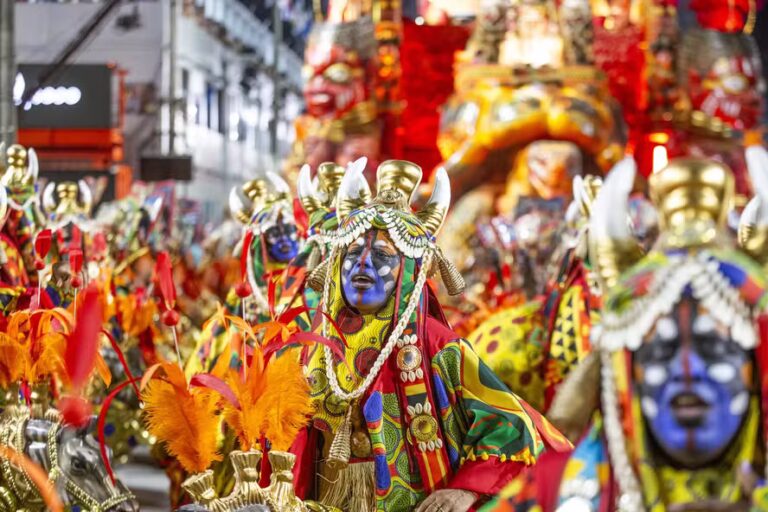 Imperatriz Leopoldinense conquista o Estandarte de Ouro de melhor escola do carnaval 2025