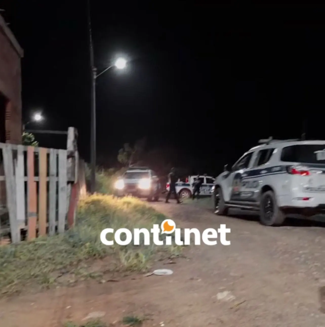Assaltantes invadem fazenda, fazem família refém e roubam pertences; um deles é preso