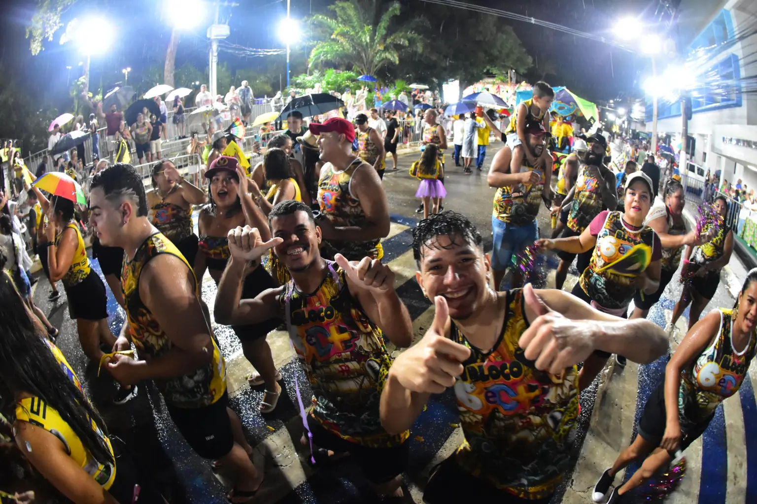 Pela sexta vez, 6 é D+ é o grande campeão do desfile de blocos de Carnaval; veja os melhores momentos