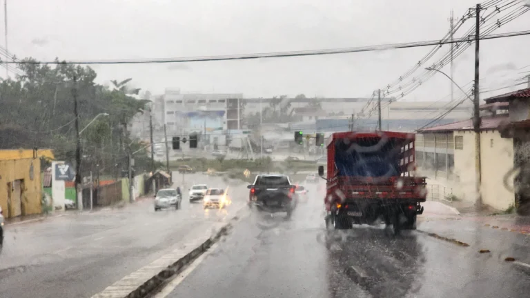 Acre tem alerta de chuvas intensas e ventos fortes de até 60 km/h nesta quarta-feira, informa Inmet