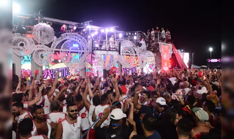 Carnaval 2025: Claudia Leitte arrasta multidão com o Blow Out