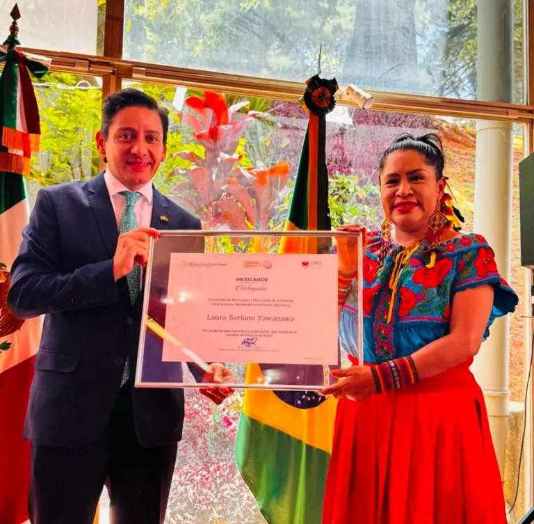 Indígena Yawanawa recebe honraria da Embaixada do México; veja na coluna da Jackie