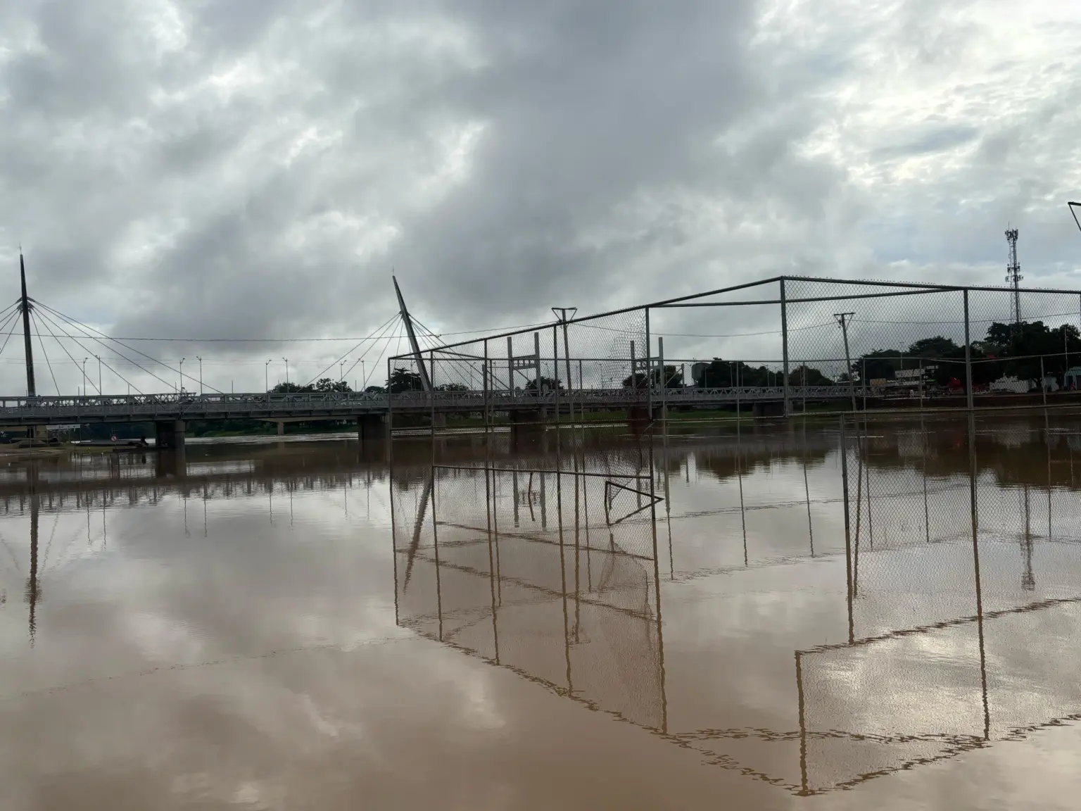 Medição das 9h: Rio Acre atinge 14,37m e continua subindo na capital, diz Defesa Civil